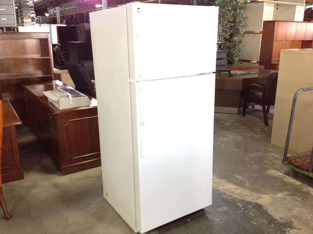 Hotpoint Full Size Refrigerator in White